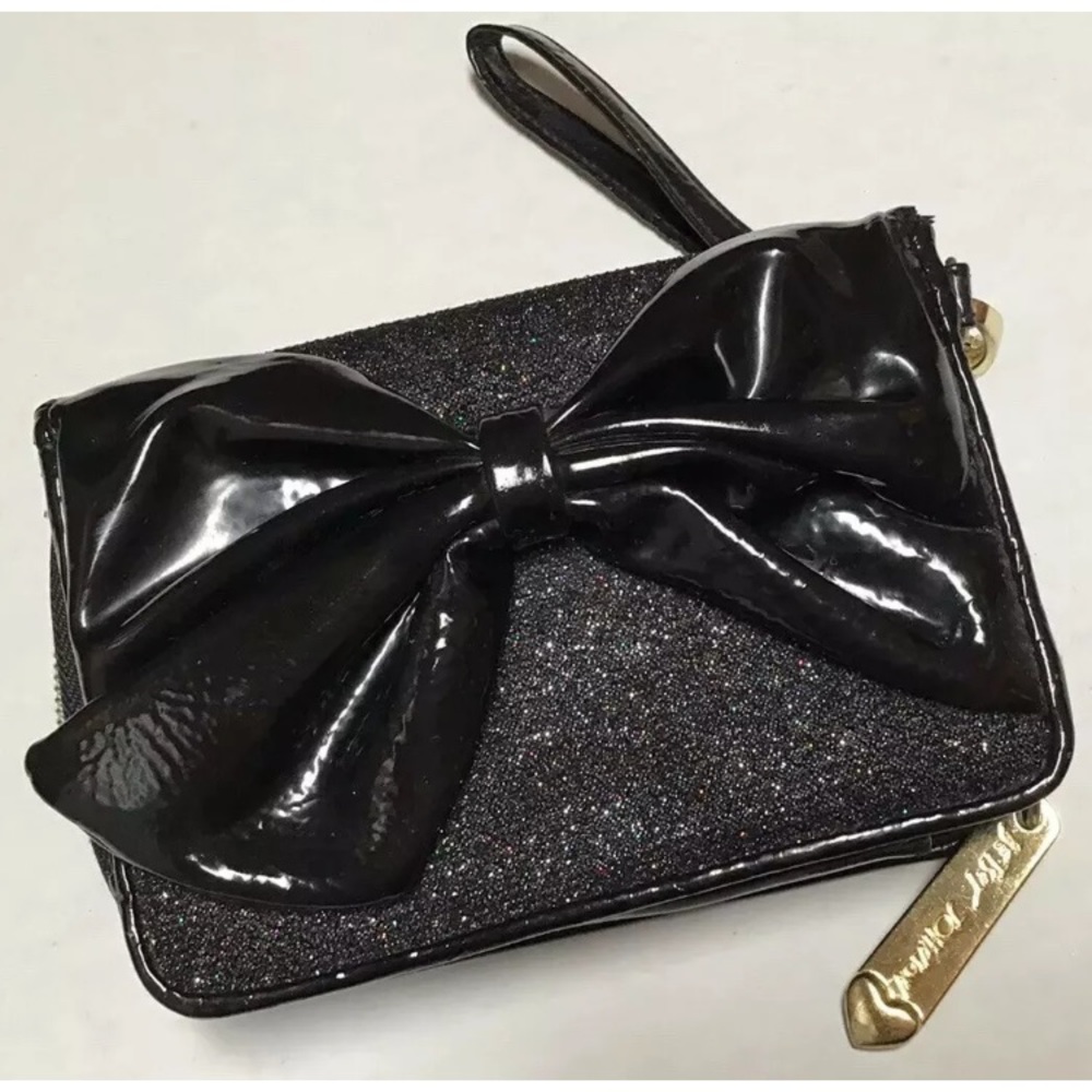 🌸Betsey Johnson Glittery Patent with Leather